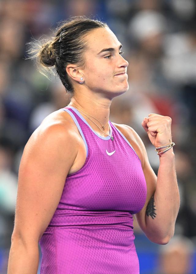 成了严峻挑 成了严峻挑